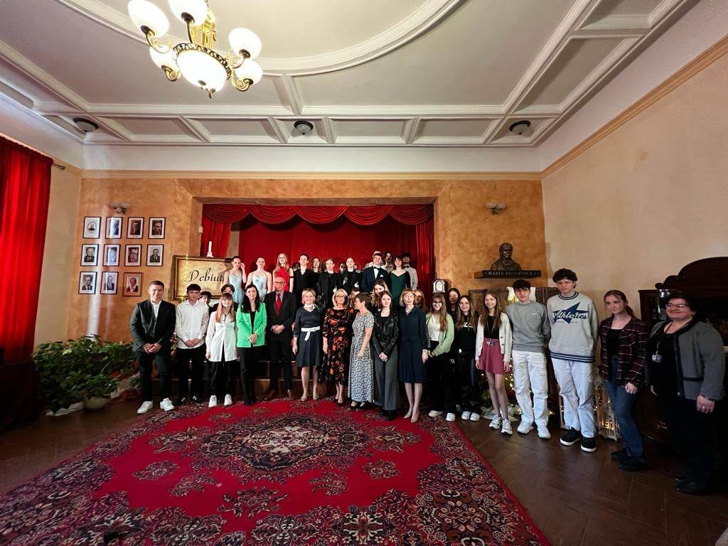 Zdjęcie debiuty2023(26)16e1c539-b4c2-4fa0-94f3-4d5e74c1d733.jpg w galerii Debiuty i Perły Sądecczyzny w II LO